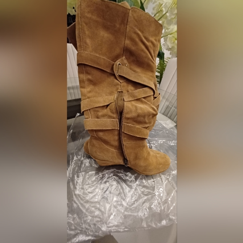 RACKROOM...Wedge suede tan color boots....gently used Great Condition!..Sz11